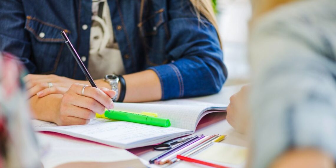 Seis estudiantes de Vigo de ESO y Bachillerato obtienen el Premio Extraordinario por su rendimiento