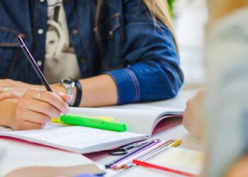 Seis estudiantes de Vigo de ESO y Bachillerato obtienen el Premio Extraordinario por su rendimiento