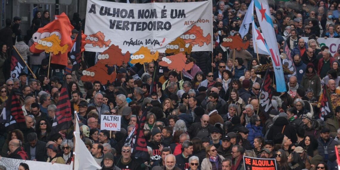 Miles de personas vuelven a manifestarse en Galicia contra Altri en una protesta masiva