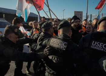 Tensión en la manifestación de trabajadores de Amazon en O Porriño antes de Navidad
