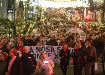 Miles de personas salen a la calle en Vigo para reclamar la "reconstrucción" del área sanitaria