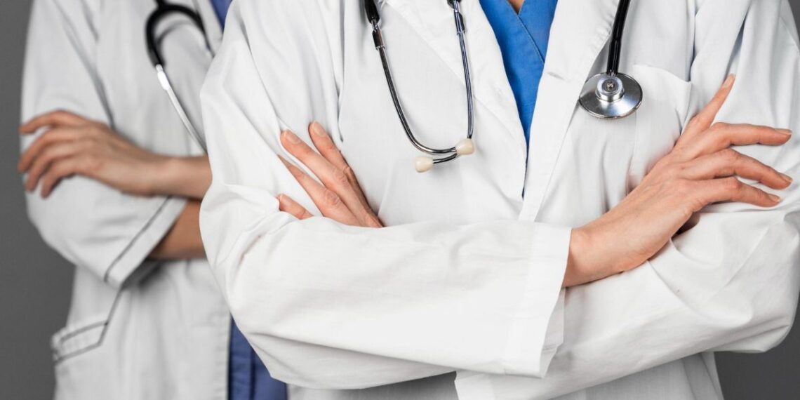 Los médicos convocan 4 jornadas de huelga la próxima semana y Galicia establece servicios mínimos