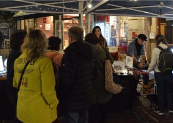 El centro de Vigo se convierte en un mercado efímero de arte durante dos días