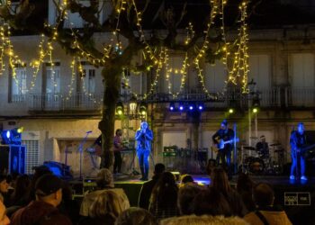 La música invade la Navidad en Tui con actuaciones de rondallas, corales y charangas y una verbena