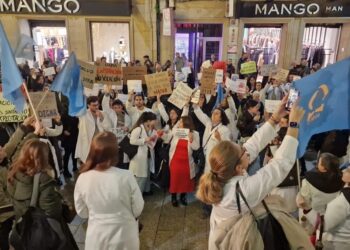 Centenares de médicos reclaman en Vigo un estatuto propio: "No queremos atenderos mal"
