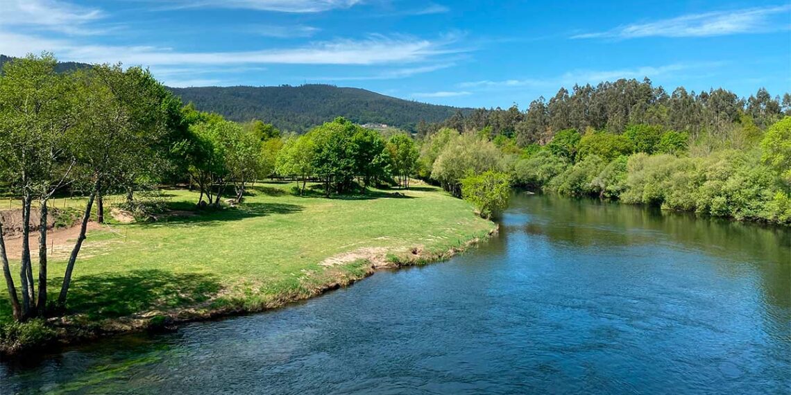 Luz verde a la creación de cabañas de madera en la playa fluvial de moda de la provincia de Pontevedra