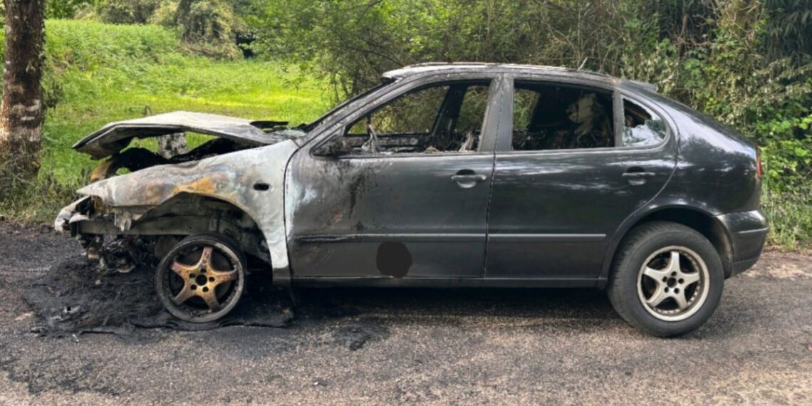 Investigado por robar un coche, provocar un accidente en Ponteareas, huir y calcinar el vehículo