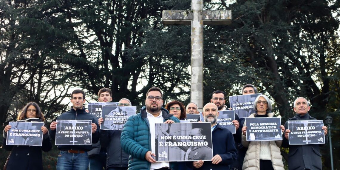 Continúa en Vigo la polémica por la cruz de O Castro, exigen retirar este "vestigio franquista"