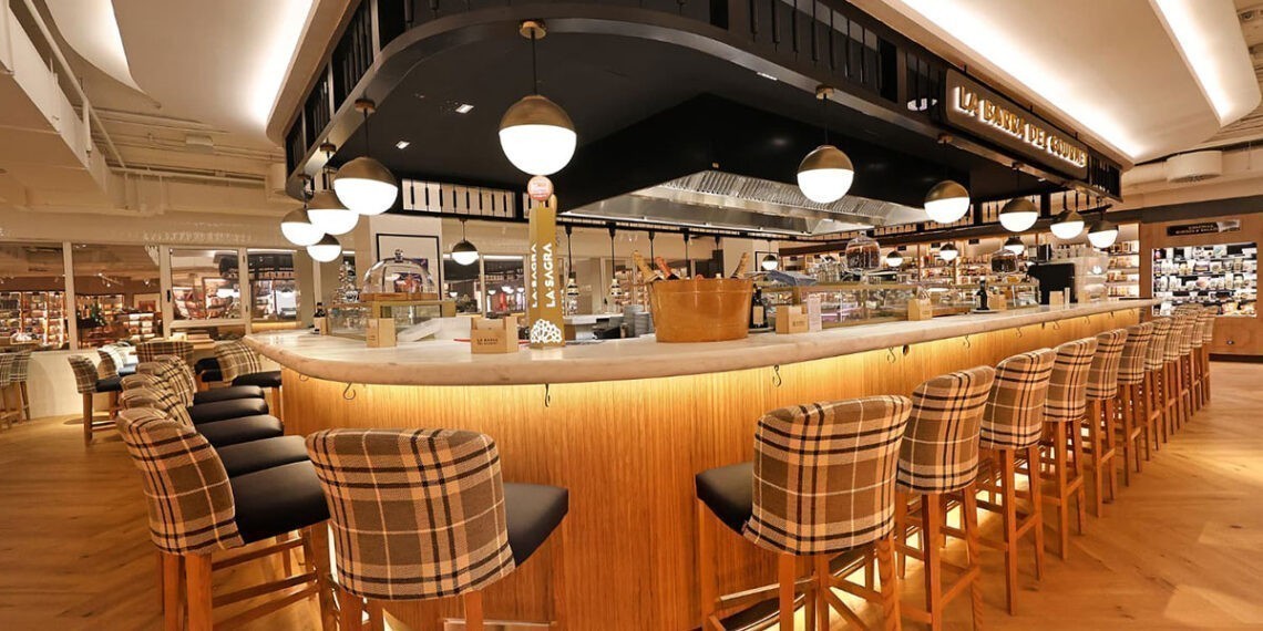 Llega a Vigo un concepto "único" de barra gourmet con más de 3.000 productos "selectos"
