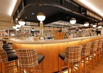 Llega a Vigo un concepto "único" de barra gourmet con más de 3.000 productos "selectos"