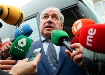 José Tomé tacha de "falsas" las denuncias por supuesto acoso, que desconocía, y anuncia medidas legales