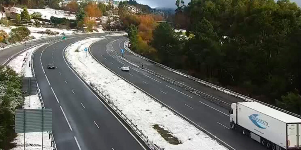 La nieve llega al área de Vigo y deja imágenes espectaculares en A Cañiza y otros puntos de Galicia