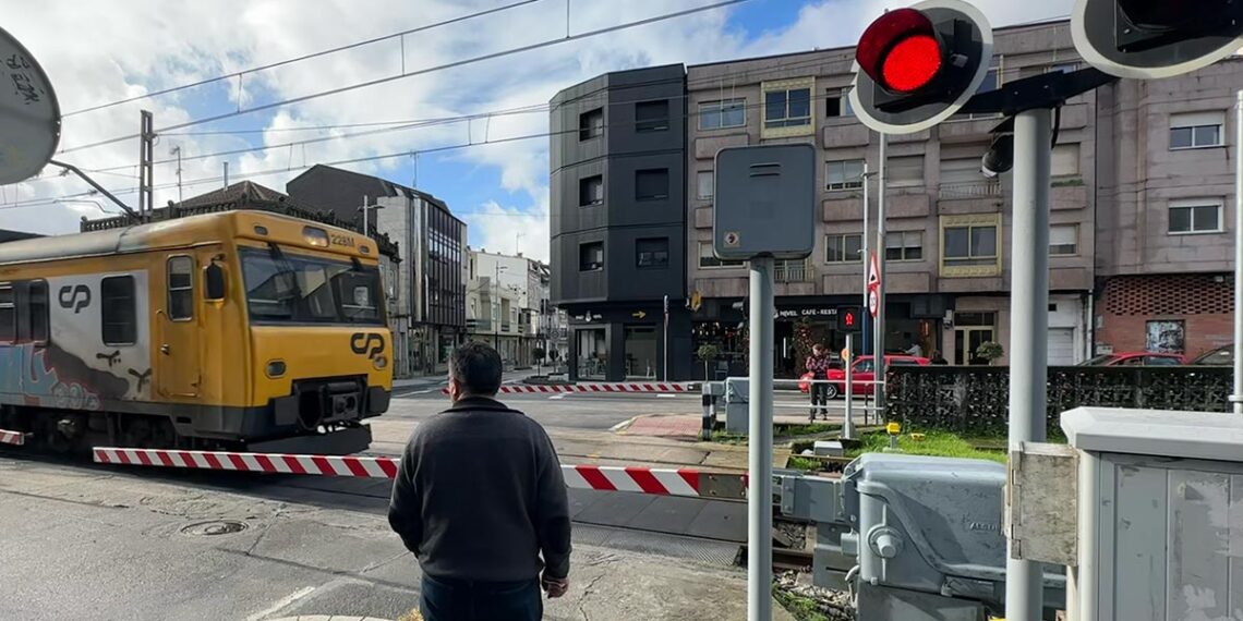 Transportes paraliza la eliminación del Paso a Nivel de O Porriño a pesar del acuerdo entre Concello y Adif