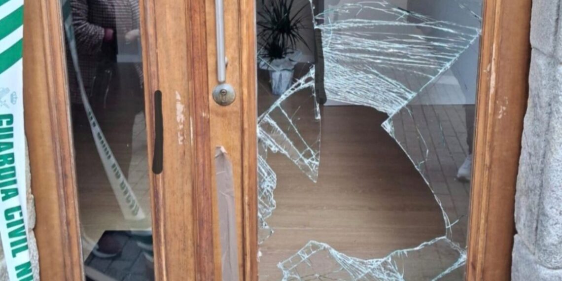 Detenido un conocido delincuente por el robo en un local de Cangas