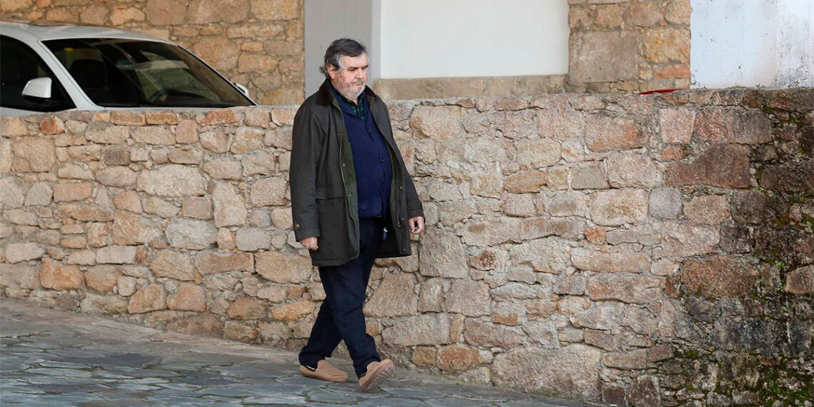 El dueño de Sargadelos reanuda la actividad pero lanza un mensaje a Alfonso Rueda