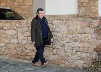 El dueño de Sargadelos reanuda la actividad pero lanza un mensaje a Alfonso Rueda