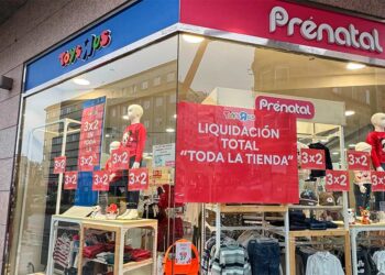 Liquidación total de una de las tiendas más míticas de Vigo: Toys R Us se despide de Camelias
