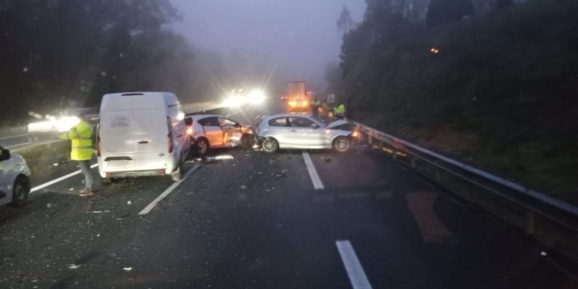 Un accidente múltiple complica el tráfico en la AP-9 en la provincia de Pontevedra