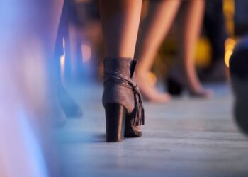 Dos conocidas voces de la verbena gallega ponen la música a una completa sesión de baile en Baiona