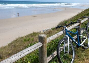 Galicia pone en marcha una inmensa senda de más de 1.300 kilómetros por su costa, a pie y en bici