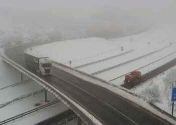 La DGT levanta las limitaciones de circulación impuestas por la nieve en la A-52