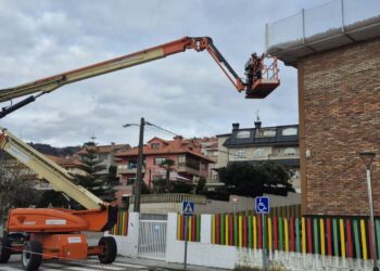 Goteras, frío, conexión a internet y riesgos, Redondela carga contra la Xunta por los centros escolares