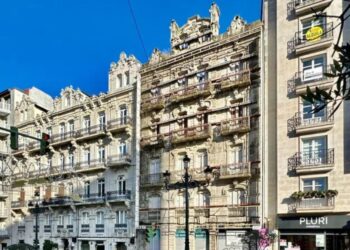 A la venta el histórico "edificio fantasma" del centro de Vigo con proyecto para una nueva vida