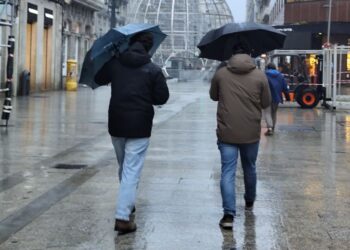Vigo encara el fin de semana con una triple alerta meteorológica por lluvias, viento y oleaje
