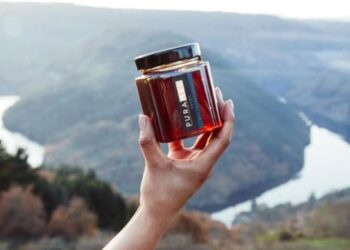 Un vecino de O Porriño elabora en un 'paraíso' de Galicia la miel que arrasa en el mundo