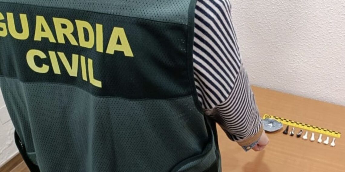 Investigado un joven en Baiona por la venta de drogas en una peluquería
