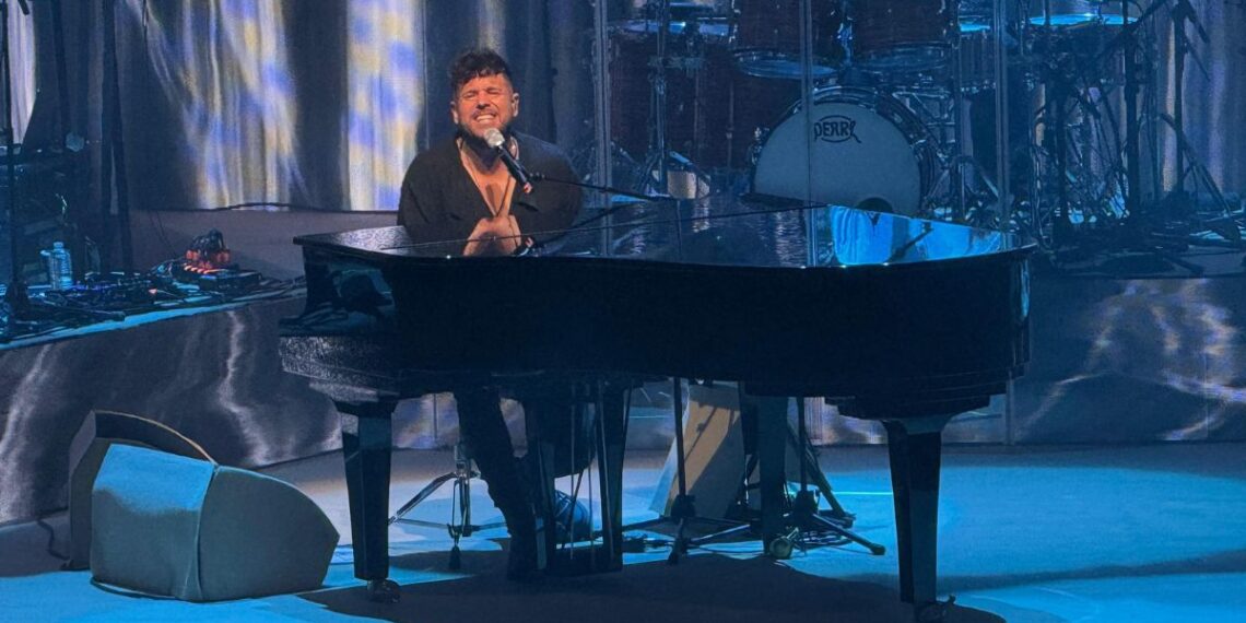 Pablo López se emociona y llena de amor Vigo en una "bonita noche"