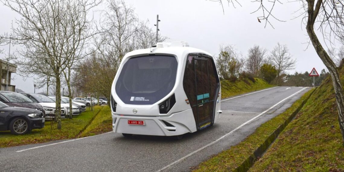 Vigo estrena un vehículo autónomo que servirá como lanzadera en el campus universitario