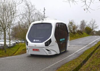 Vigo estrena un vehículo autónomo que servirá como lanzadera en el campus universitario