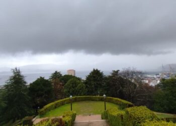 Vigo despide la semana con lluvias y en alerta naranja por oleaje y viento en el mar