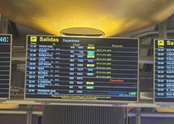 El temporal cancela vuelos e impide aterrizar aviones en el aeropuerto de Vigo