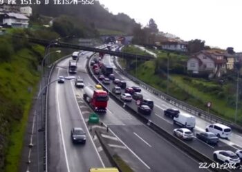 Un accidente múltiple en los túneles de A Madroa deja colas kilométricas en la AP-9 por Vigo