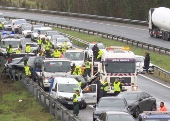 El aparatoso accidente con 23 coches implicados en la AP-9 deja dos políticos de Galicia heridos