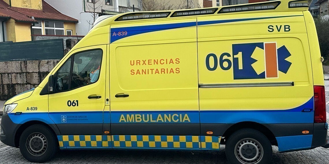 Se desploma y fallece un ciclista en Cangas mientras circulaba por una carretera de Herbello