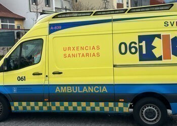 Se desploma y fallece un ciclista en Cangas mientras circulaba por una carretera de Herbello