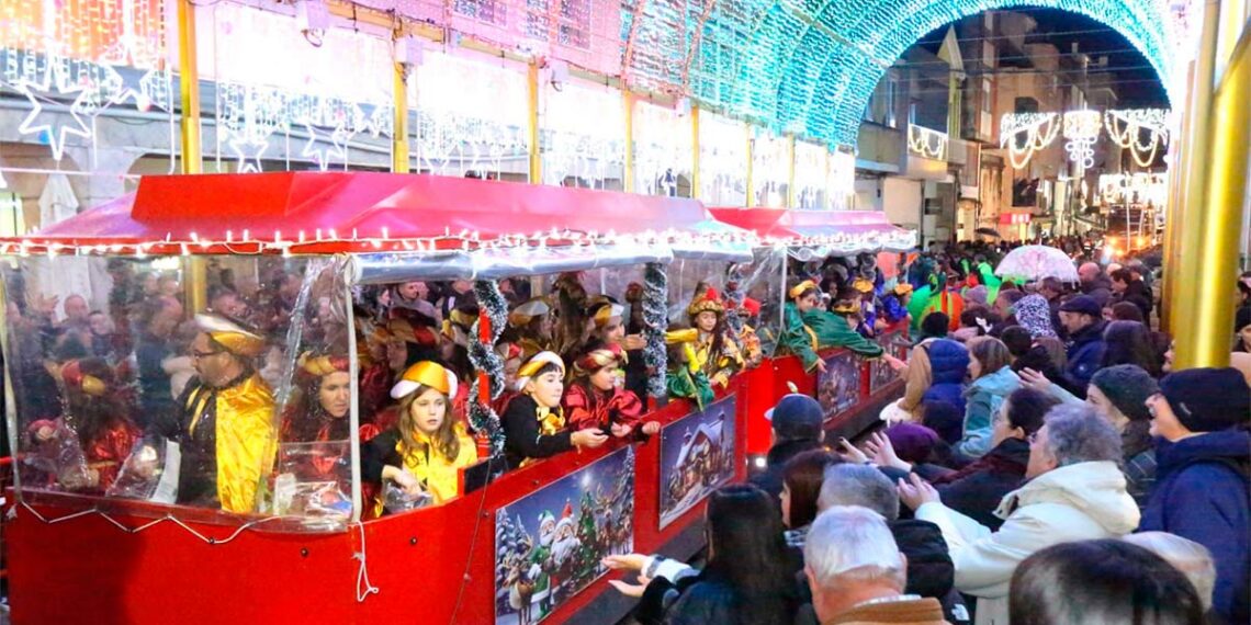 Los cuentos de Navidad cobran vida en una espectacular Cabalgata de Reyes de O Porriño