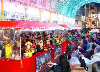 Los cuentos de Navidad cobran vida en una espectacular Cabalgata de Reyes de O Porriño