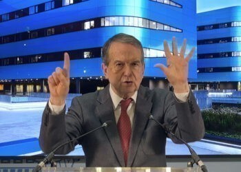 Caballero califica de "inepto" al conselleiro de Sanidade y advierte del "engaño" del Olimpia Valencia