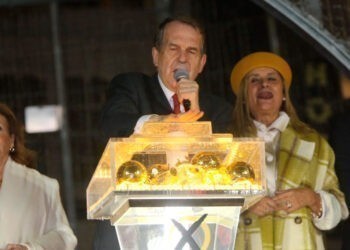 Caballero pone hora al adiós de la "maravillosa" Navidad de Vigo: será el domingo desde Porta do Sol