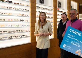 Más de 900 tiendas ya ofrecen descuentos y promociones en Galicia con el carné +65