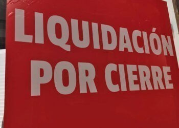 "Liquidación total" por el cierre de una de las tiendas clásicas del centro de Vigo