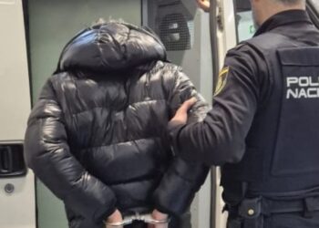 Pillados en Vigo tres ladrones 'in fraganti' colándose en una vivienda de Teis