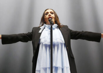 Luz Casal arrasa en Vigo y confirma un segundo concierto en el Teatro García Barbón