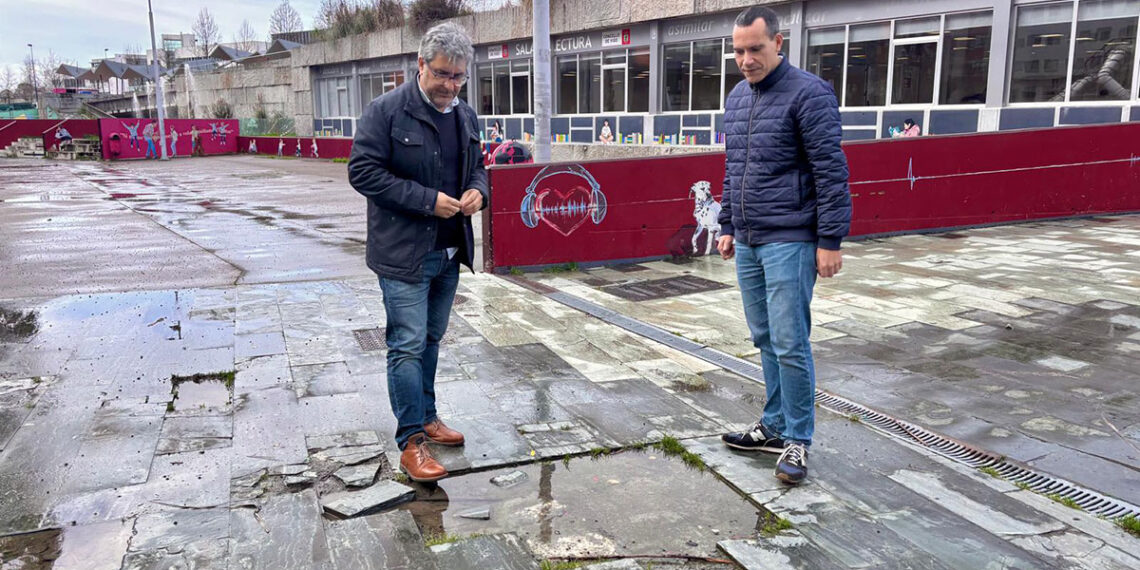 El PP de Vigo denuncia la falta de mantenimiento en Navia, con "baches, basura y losetas levantadas"
