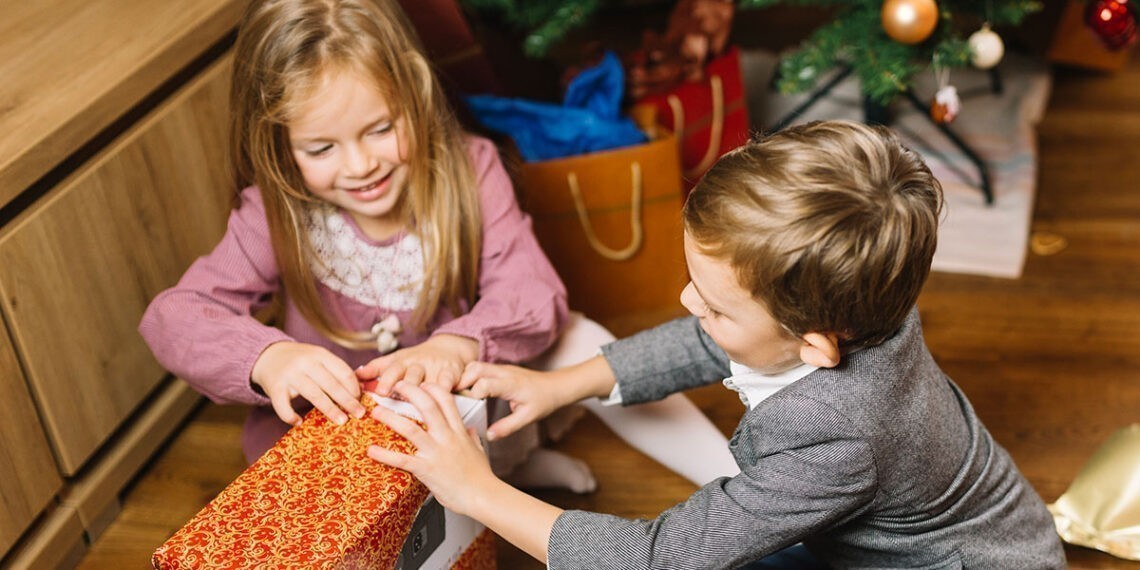 ¿Qué hacer tras el aluvión de regalos? Las claves para evitar la 'resaca emocional' en los niños