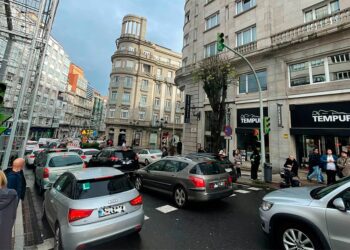 Colapso de tráfico en los accesos de Vialia Vigo en los días previos a la llegada de los Reyes Magos